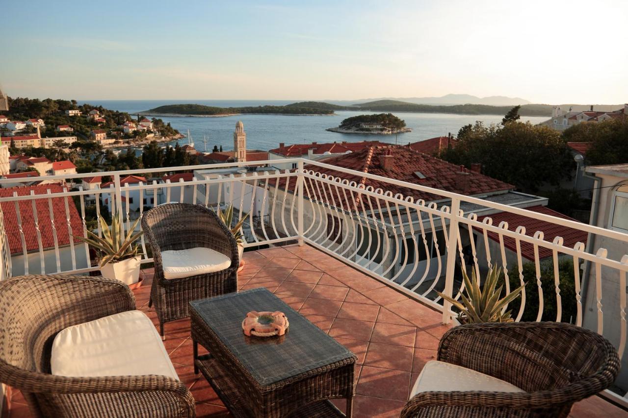 Tanya-Apartments&Rooms Hvar Town Bagian luar foto