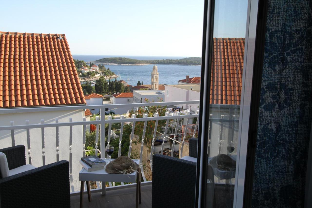 Tanya-Apartments&Rooms Hvar Town Bagian luar foto
