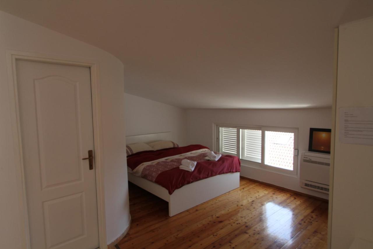 Tanya-Apartments&Rooms Hvar Town Bagian luar foto