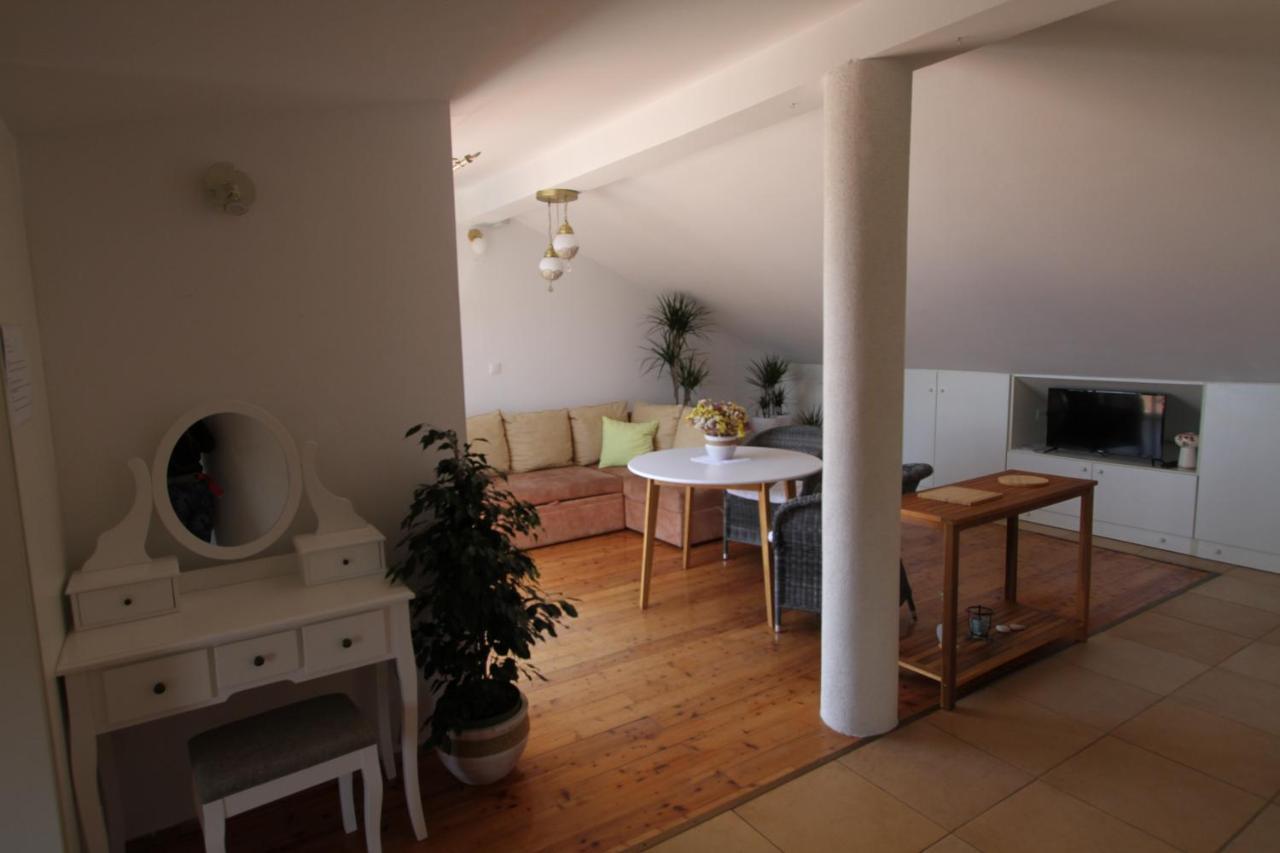 Tanya-Apartments&Rooms Hvar Town Bagian luar foto