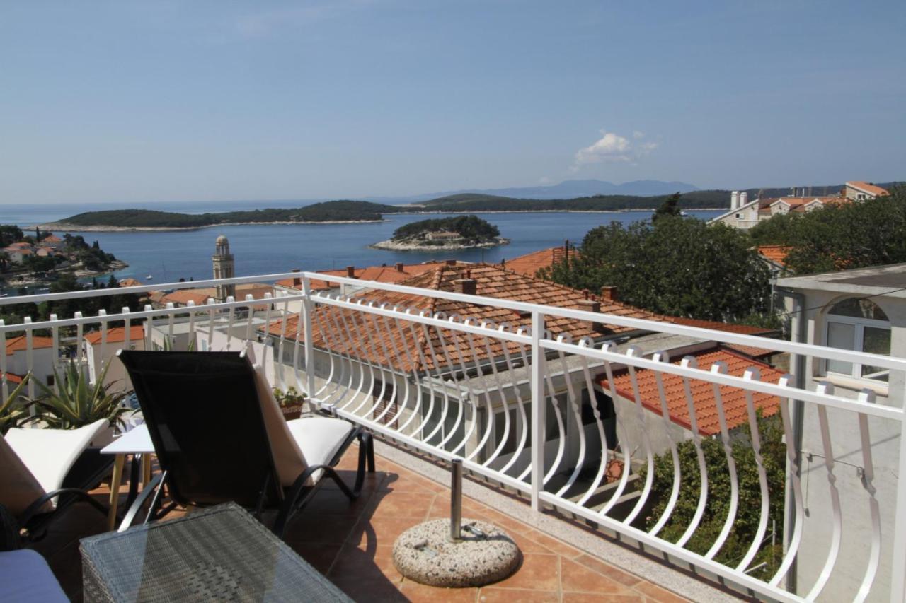 Tanya-Apartments&Rooms Hvar Town Bagian luar foto