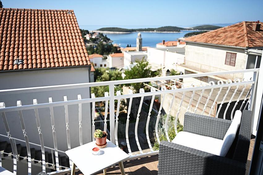 Tanya-Apartments&Rooms Hvar Town Bagian luar foto