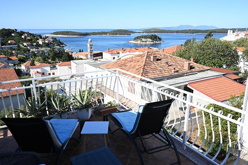 Tanya-Apartments&Rooms Hvar Town Bagian luar foto