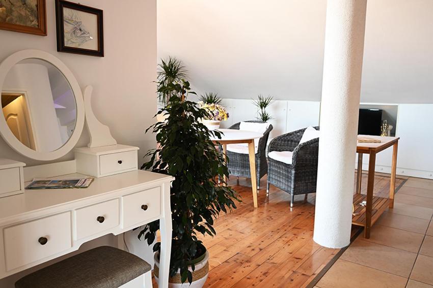 Tanya-Apartments&Rooms Hvar Town Bagian luar foto