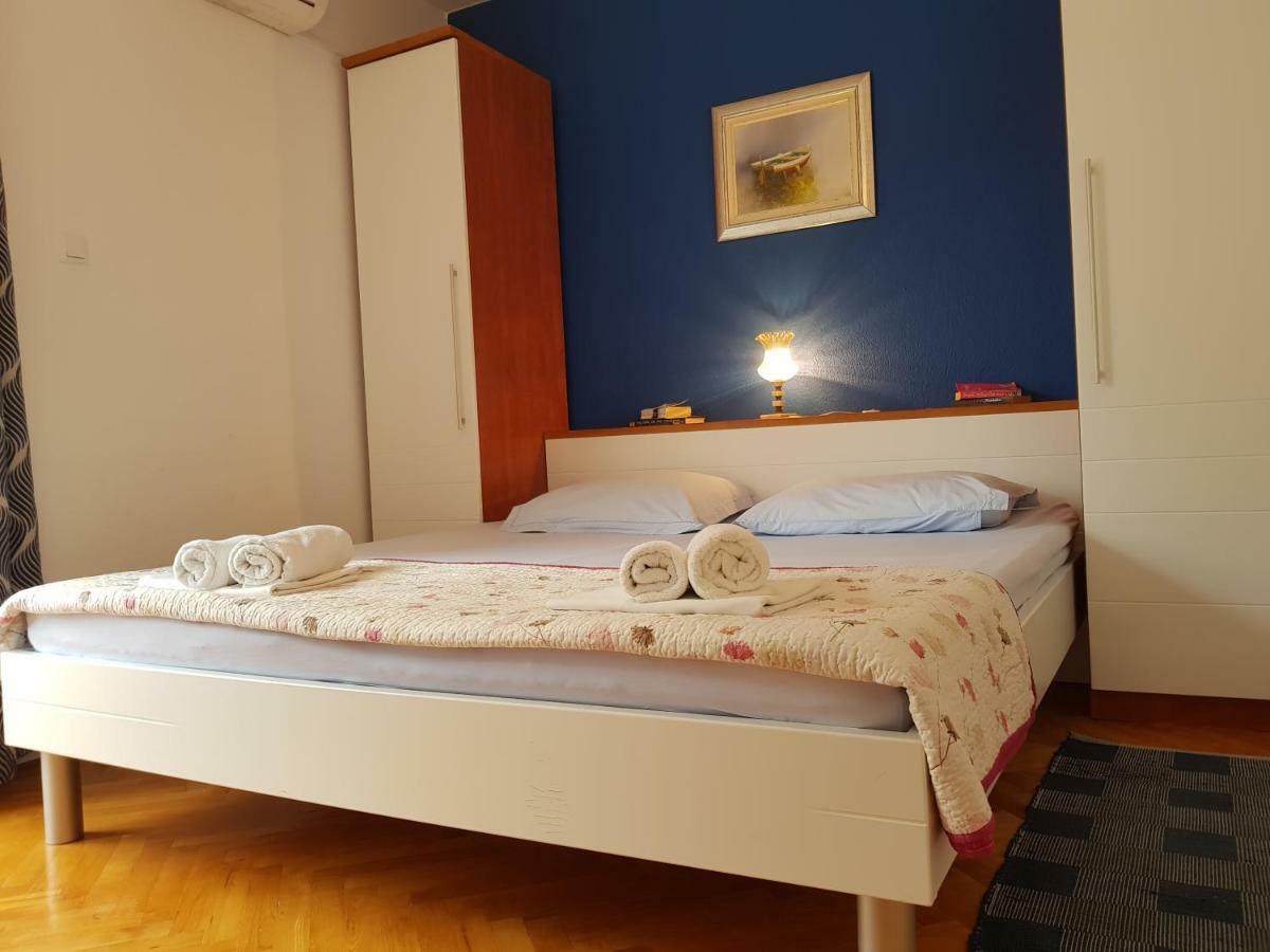Tanya-Apartments&Rooms Hvar Town Bagian luar foto