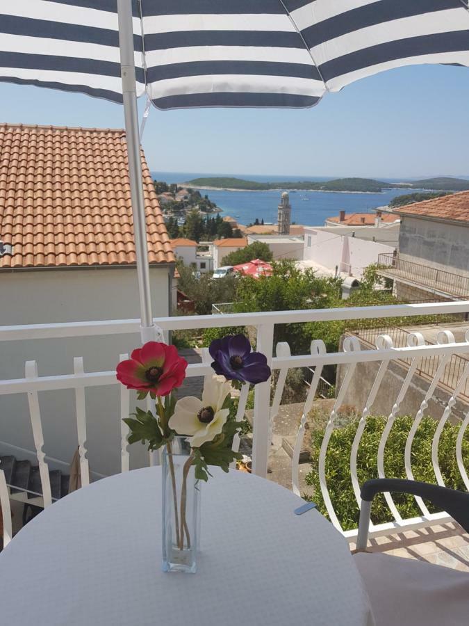 Tanya-Apartments&Rooms Hvar Town Bagian luar foto