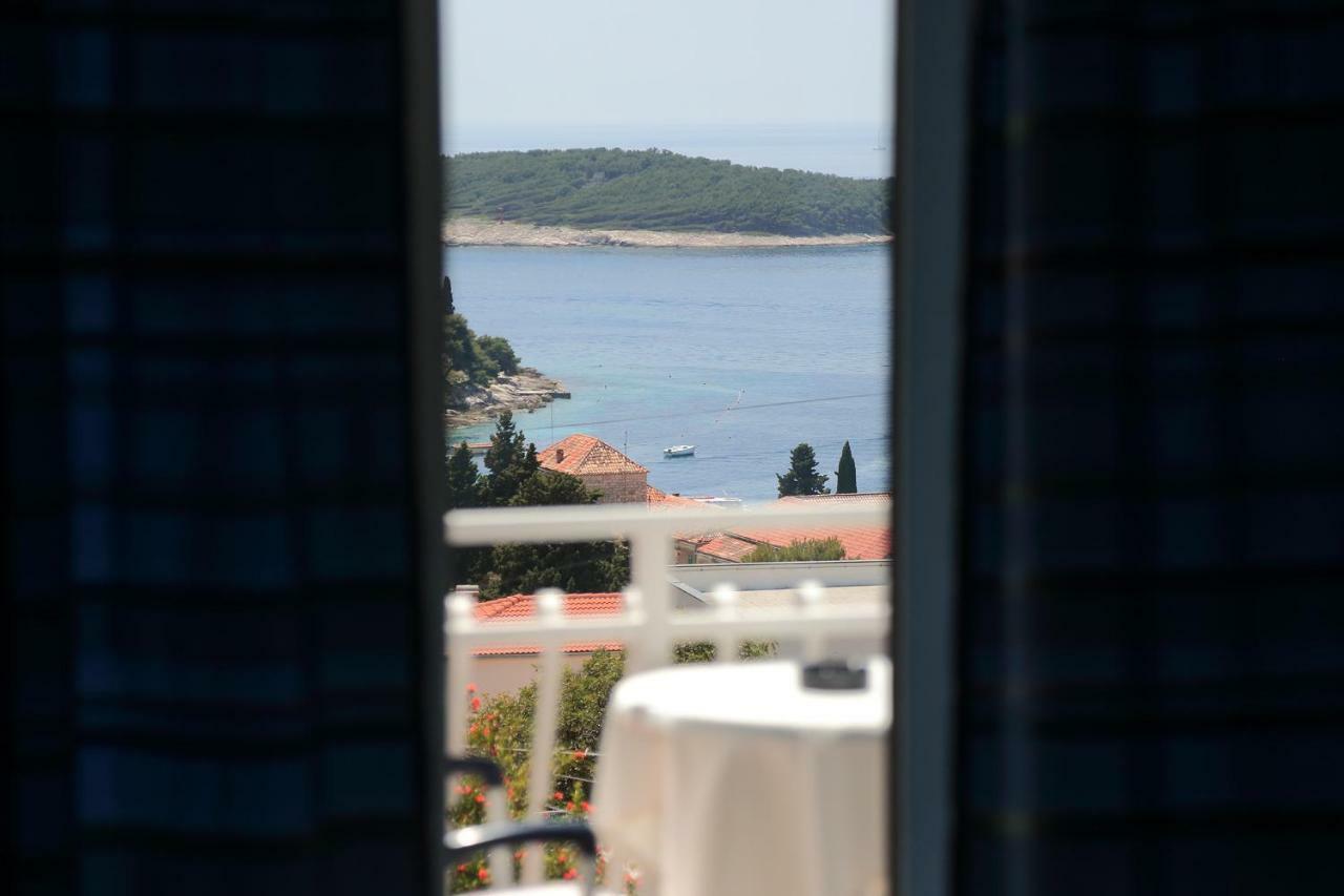 Tanya-Apartments&Rooms Hvar Town Bagian luar foto