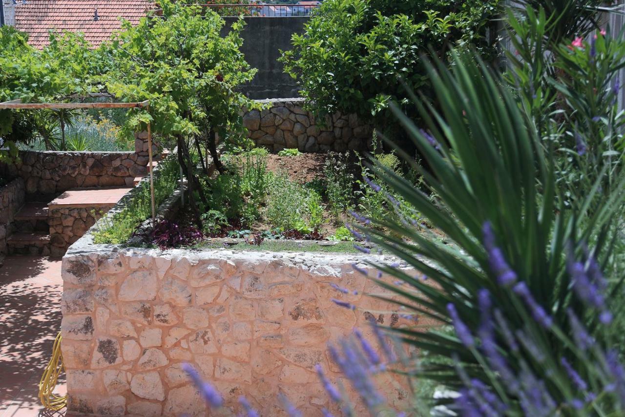 Tanya-Apartments&Rooms Hvar Town Bagian luar foto