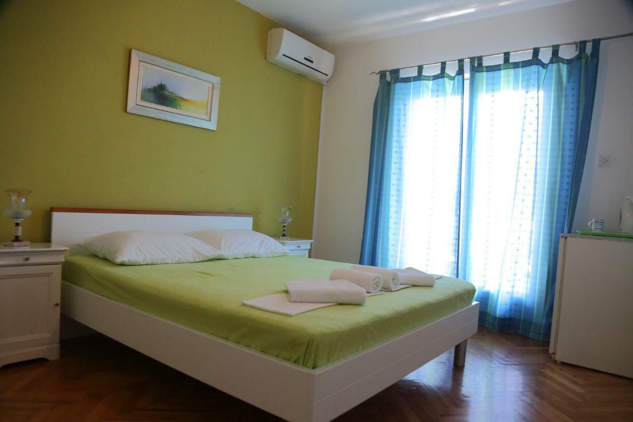 Tanya-Apartments&Rooms Hvar Town Bagian luar foto