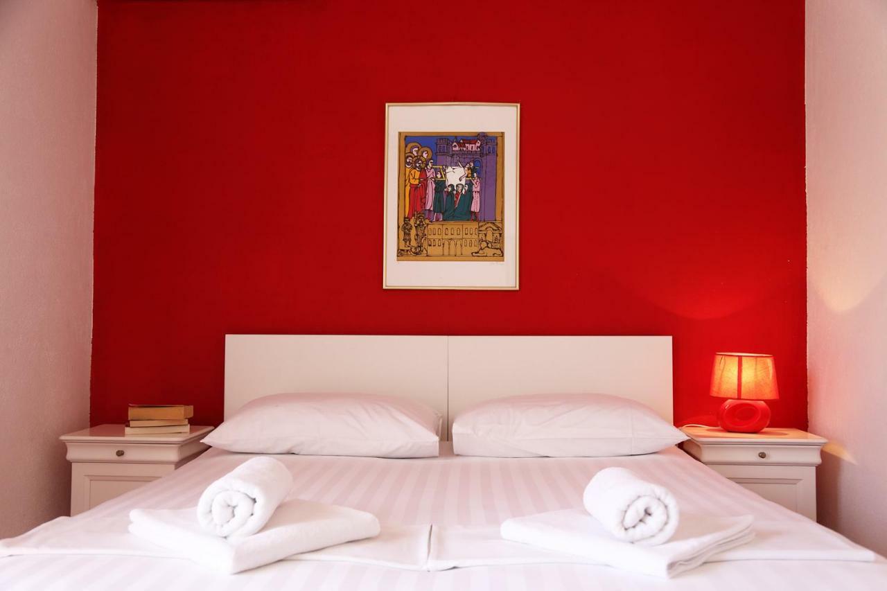 Tanya-Apartments&Rooms Hvar Town Bagian luar foto