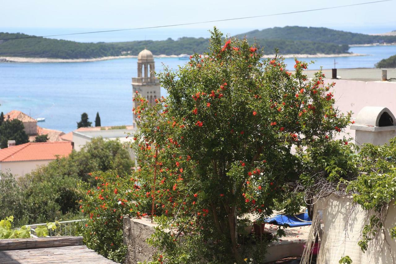 Tanya-Apartments&Rooms Hvar Town Bagian luar foto