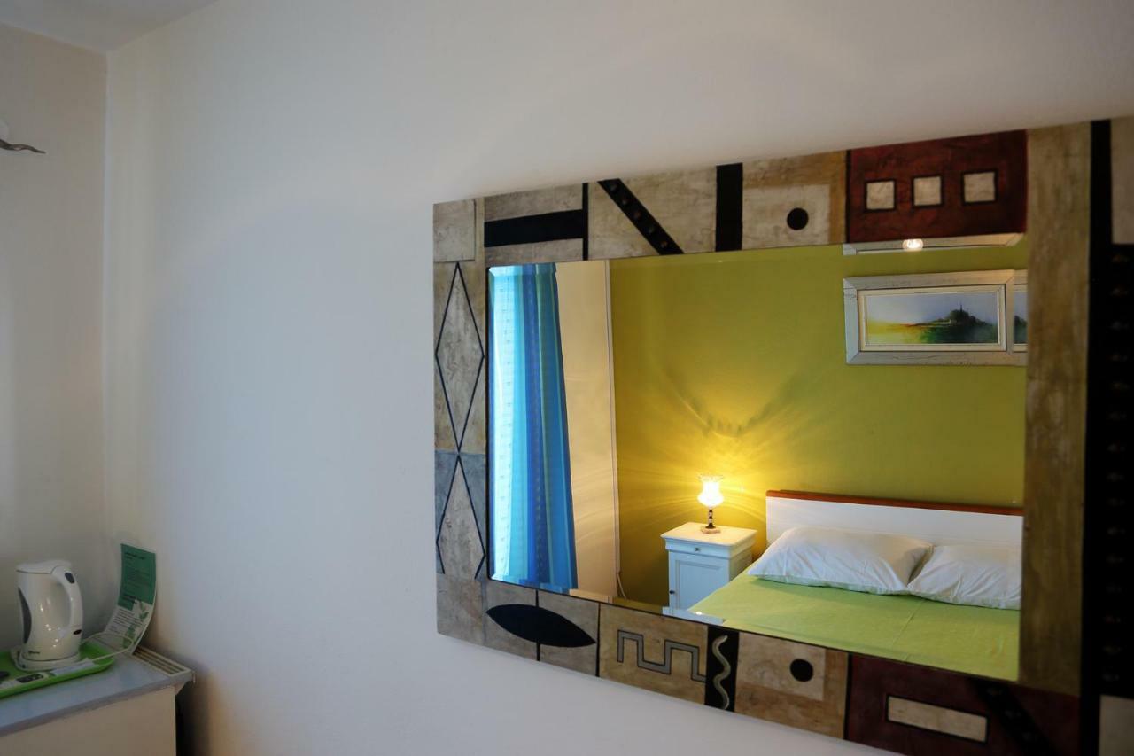Tanya-Apartments&Rooms Hvar Town Bagian luar foto
